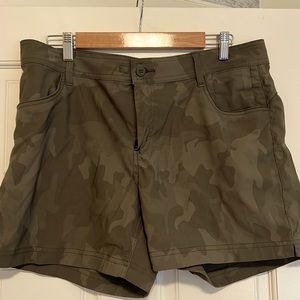 Prana hiking short, size 14, camouflage